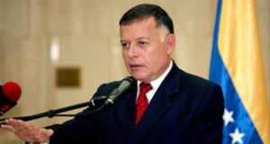 Arias Cárdenas pide a comisión de diálogo pronunciarse sobre la «insolencia» de Trump