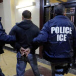 Presentan demanda federal para anular multas migratorias de hasta 1,8 millones de dólares