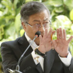 Campaña de Petro es multada por rebasar topes de financiación en Colombia