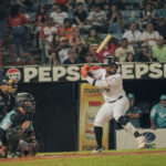 Águilas vence 6-4 a los Bravos y sigue en la lucha del “round robin”