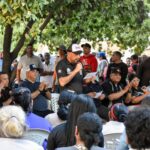 Alcalde Héctor Soto entregó más de 700 láminas de zinc y fortaleció atención a adultos mayores en El Bajo