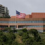 EE UU izó nuevamente su bandera en embajada en Venezuela: «Ha comenzado una nueva era»