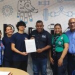 Azul Ambientalistas y los campeones de robótica «Electrosharks» firman alianza estratégica