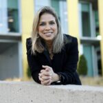 Venezolana Karina Sainz Borgo gana el premio Cavia por una columna sobre el desarraigo