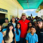  Gobernador Caldera entrega uniformes y financiamientos a escuelas del municipio Santa Rita