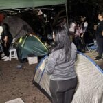 Familiares de presos políticos aún esperan ser atendidos por John Barrett en la Embajada de EE.UU. en Caracas