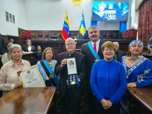 Zulia rinde tributo al poeta y escritor Udón Pérez y otorga Orden Lago de Maracaibo a 100 años de su siembra