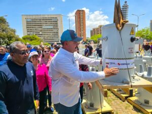 Gobernador Luis Caldera entrega 520 transformadores  para los 21 municipios del Zulia