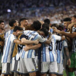 Argentina gana sufriendo a Cabo Verde y asegura su boleto a los octavos