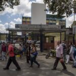Inhabilitan dos hospitales en Caracas y reubican pacientes de varios centros de salud