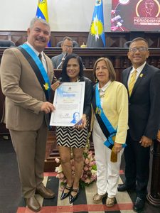 Gobernador Luis Caldera entrega en emotiva sesión solemne el premio regional de Periodismo