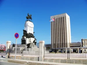 Aproximándose al capitalismo: Cuba aprueba creación de cadenas de tiendas en medio de reformas comerciales