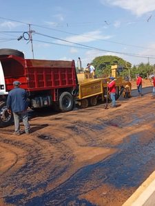 Trabajos de asfaltado y drenaje en la vía Curva de Molina-La Concepción avanzan para acabar con décadas de inundaciones