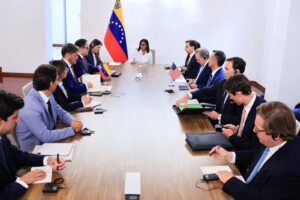 Representantes del Tesoro y del Departamento de Estado de EE UU sostuvieron reunión estratégica con Delcy Rodríguez