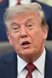 Procurando la Paz: Trump asegura que EE UU e Irán están negociando: «Quiero darles hasta la última oportunidad antes de la decapitación»