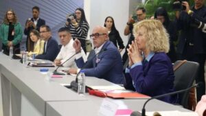 Dirigentes pro-oficialistas piden diálogo inclusivo y soberano