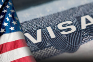 Jueza de EEUU anula la suspensión de visas impuesta por Trump a 75 países