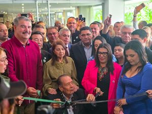 Gobernador Luis Caldera acompaña la Expo Internacional de Petróleo, Industria y Comercio