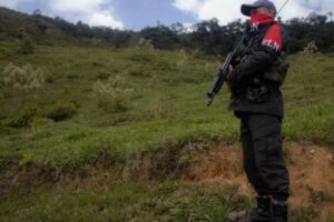 Los líderes terroristas y guerrilleros del ELN están escondidos en Venezuela, afirma Fuerza Armada de Colombia
