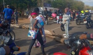Protestan contra el cierre de La Raya que afecta el paso y comercio fronterizo