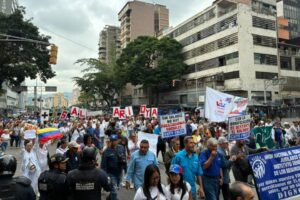Gremios se preparan para una «paralización activa nacional» ante negativa de aumentar salarios