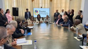 Abogados caraqueños y delegación opositora en el diálogo discuten la reforma judicial