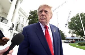 Trump firmó orden ejecutiva para eximir a Rusia de sanciones y desató críticas en el Congreso