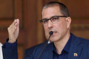 Jorge Arreaza tras regreso de MCM: Diálogo busca una política «sin confrontaciones desmedidas»