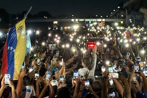 «Que la calle no calle»: regreso de María Corina reaviva la esperanza democrática en Venezuela