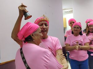 ¡Sonó la campana de la victoria! pacientes vencen el cáncer de mama en el mes de la prevención