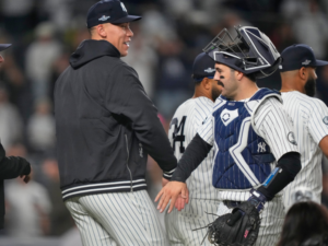 Yankees apalean a Medias Rojas y barran la Serie de Comodín