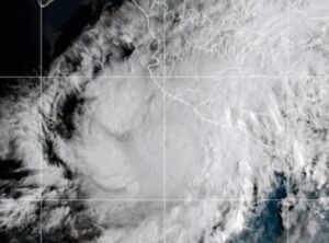 Simon se convierte en huracán de categoría 4 en el Pacífico