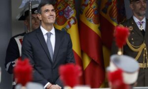 Pedro Sánchez recibe insultos y abucheos durante el desfile del 12 de octubre en Madrid
