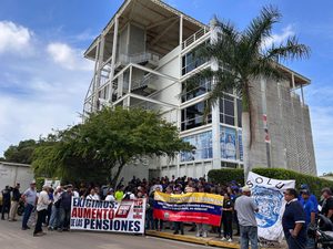 Gremios y sindicatos del Zulia marcharon hasta Fedecamaras en rechazo a la «Mesa de Consensos»